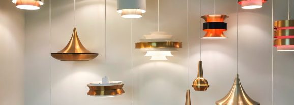 Lampy sufitowe nad stół – stylowy sposób na oświetlenie niskiej jadalni