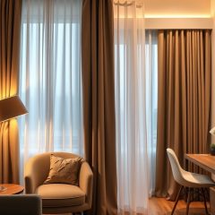 Zasłony do wydzielania stref w kawalerce: praktyczne rozwiązania dla komfortu i funkcjonalności przestrzeni